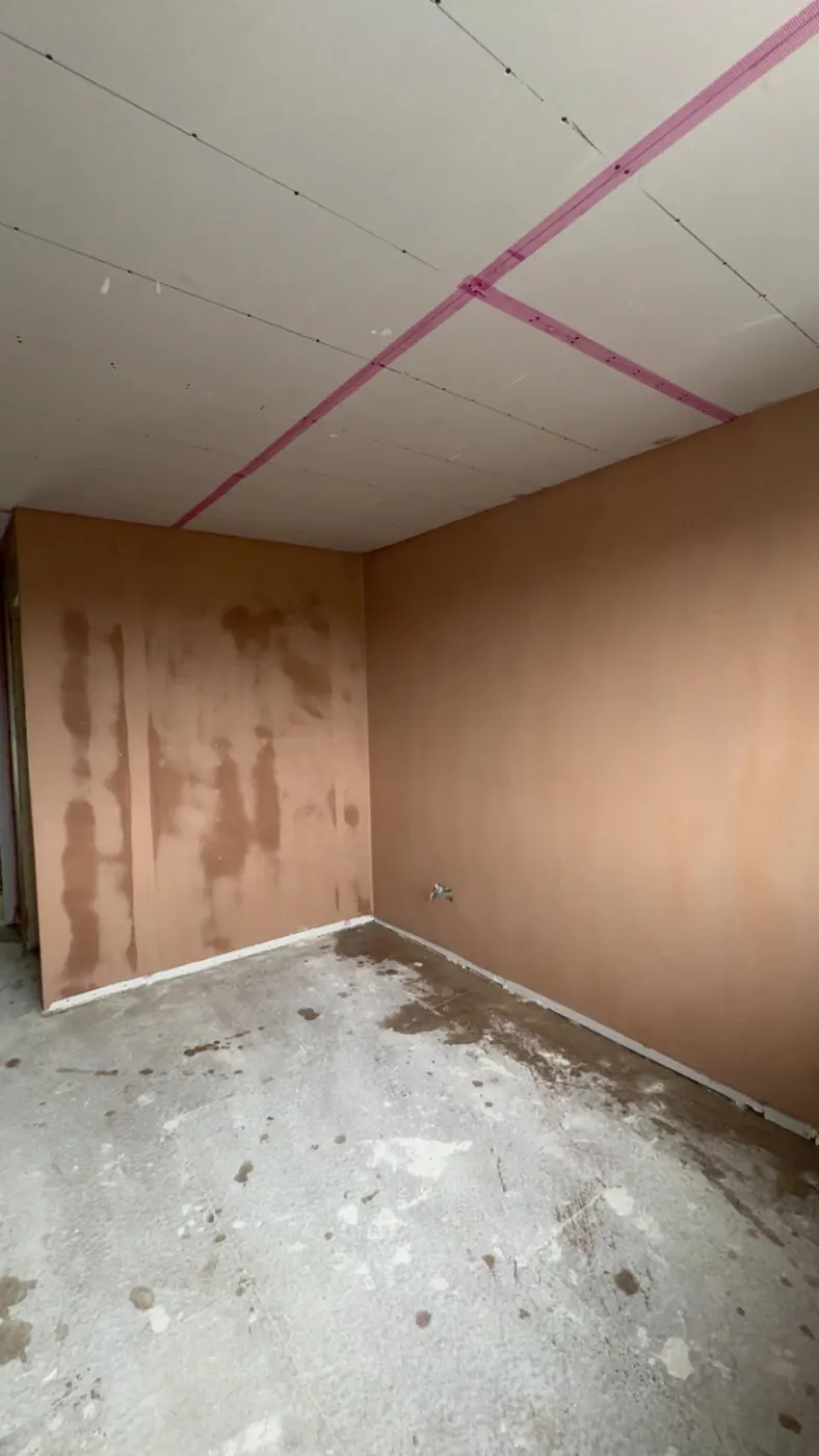 Dry Lining Carlisle – Plasterboard ceiling with joint tape and freshly plastered walls